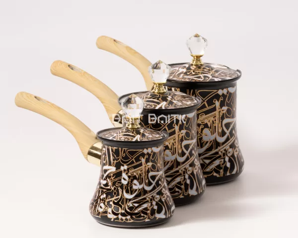 sk-4702-1 طقم ركوة قهوة مزخرف اسود بخط عربي ذهبي – 3 احجام وصف قصير - بيت بيتك لبنان