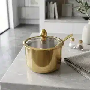 علبة ذهبية مع غطاء زجاجي